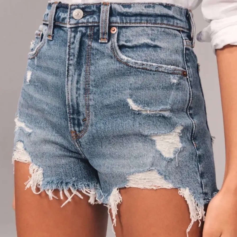 Abercrombie & Fitch The Mom High Rise Denim Shorts Women’s 27 4 Blue Distresssed
